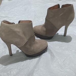 Mordern Vintage Tan High Heel Ankle Boots